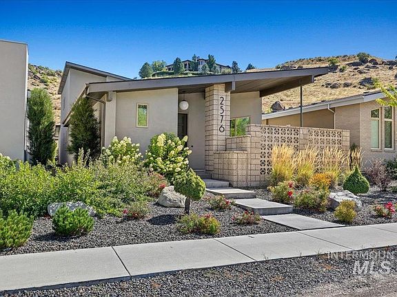 2nd image of 2576 E Warm Springs Ave
