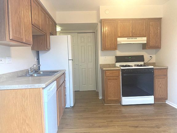 3rd image of 7318 Winthrop Way Unit 6