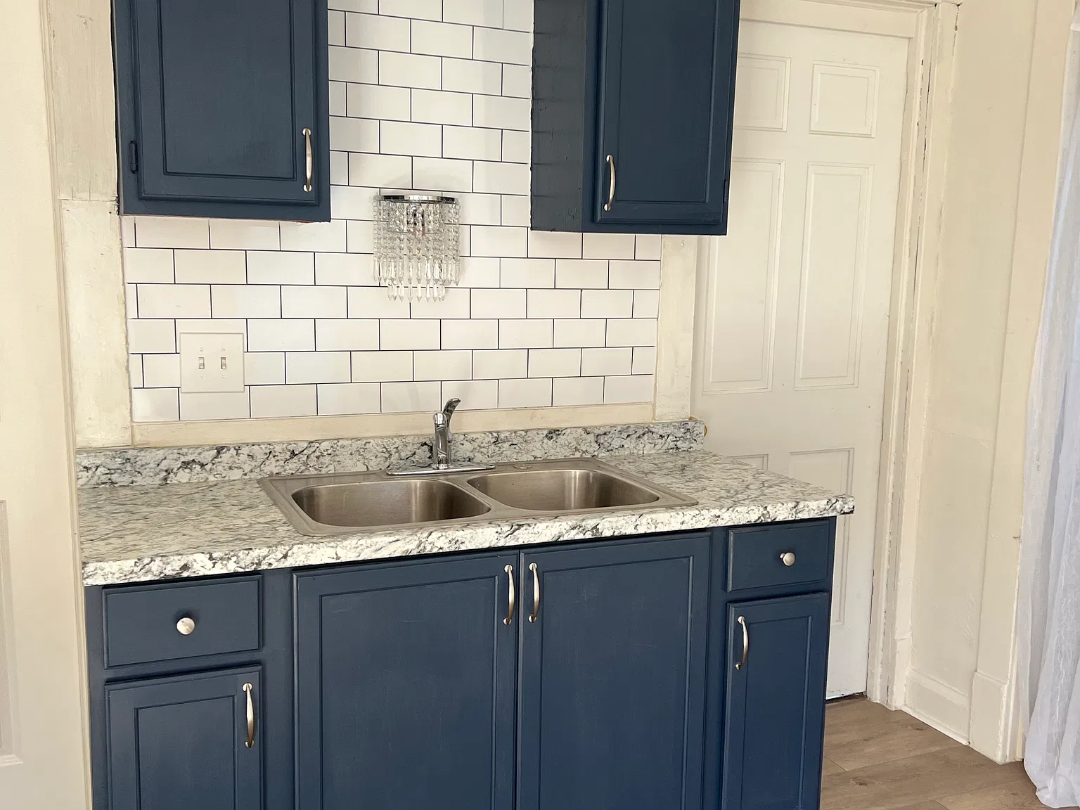 3 bed, 700 sqft, $1,250 — Photo 2
