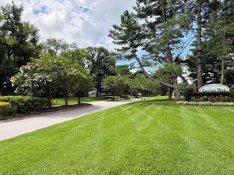 1221 Carriage Park Dr — Photo 32