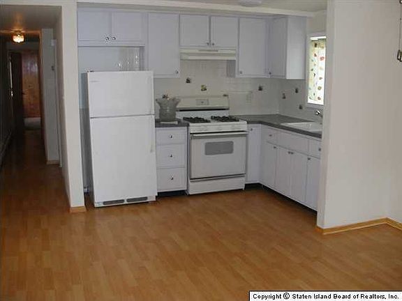 3rd image of 105 Beachview Ave