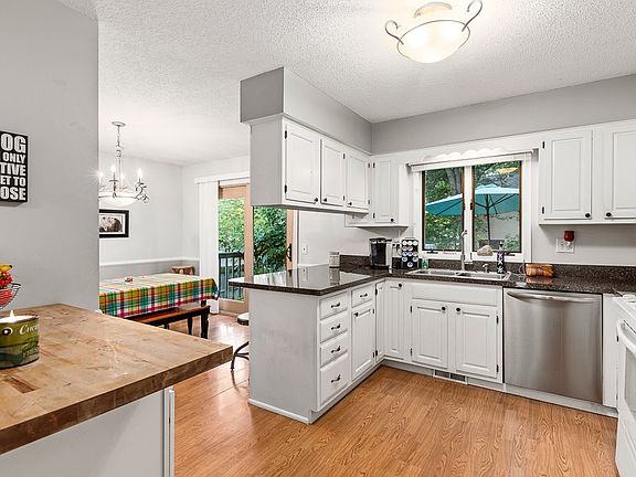 5th image of 8303 N Ravenwood Dr