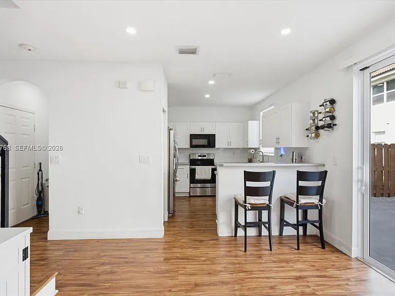 976 NE 42nd Ave #0 — Photo 8