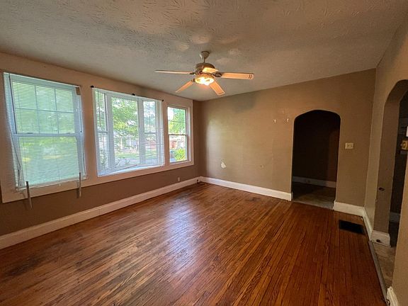 3rd image of 3854 Zinsle Ave