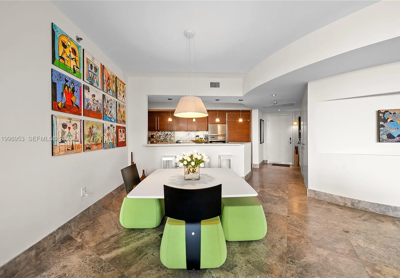 Icon Condo — Photo 3