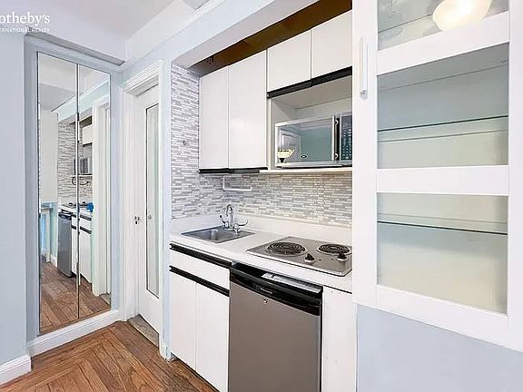 2nd image of 25 Tudor City Pl APT 206