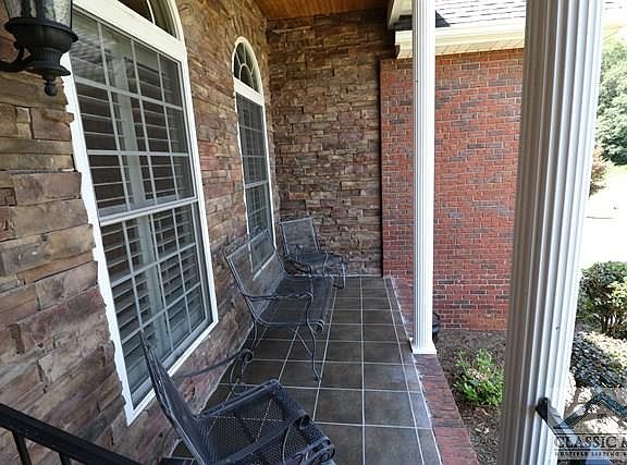 4th image of 135 Stonebrook Pl