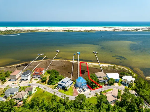 240 Tecumseh Ln, Mary Esther, FL 32569