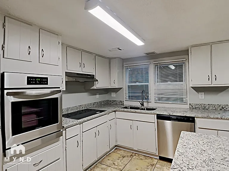 785 Edenton Ct — Photo 4