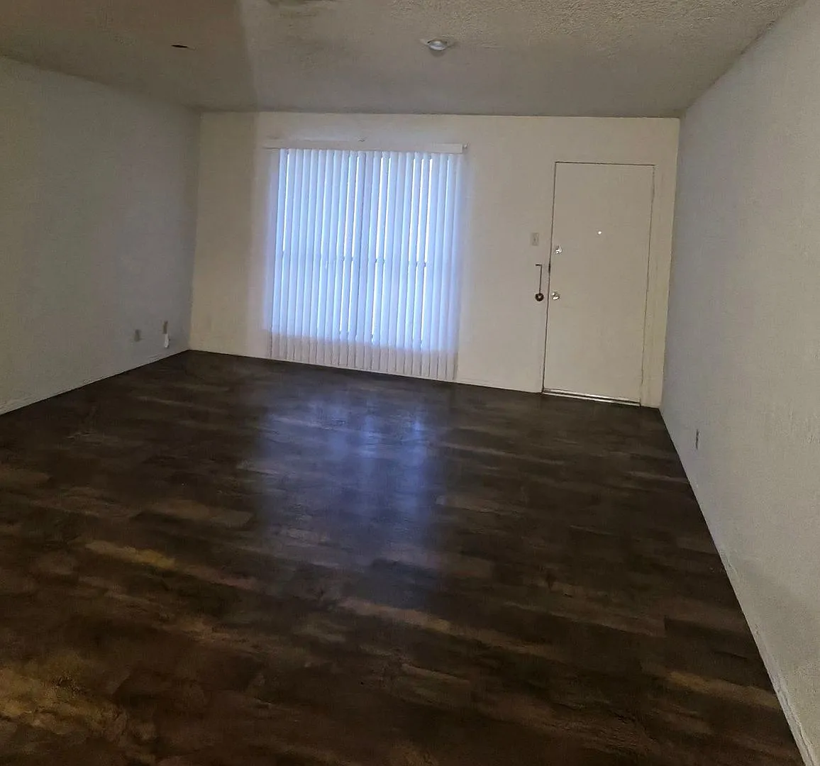 107 Vista Way in Benbrook — Photo 3