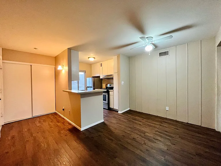 1701 W Tuckey Ln #225 — Photo 2