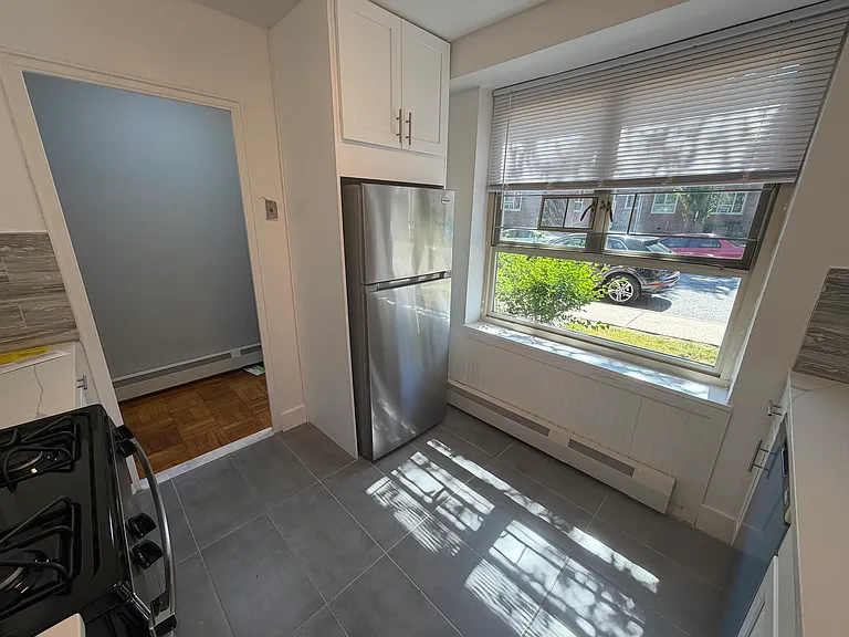 186th Ln — Photo 3