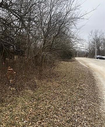 2nd image of 26 N Lakeside Cir