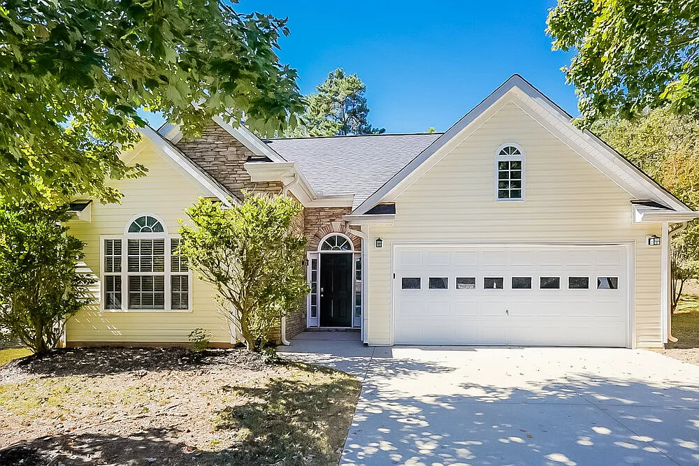 3 bed, 2.0 bath, 1455 sqft, $1,845 — Photo 1