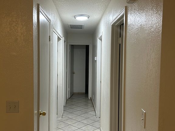3rd image of 3027 Wentworth Dr #1