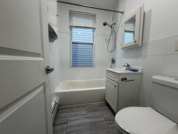5th image of 186 Seaview Ave #2L