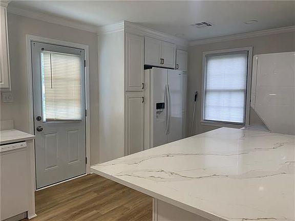 5th image of 4524 Hilton Dr