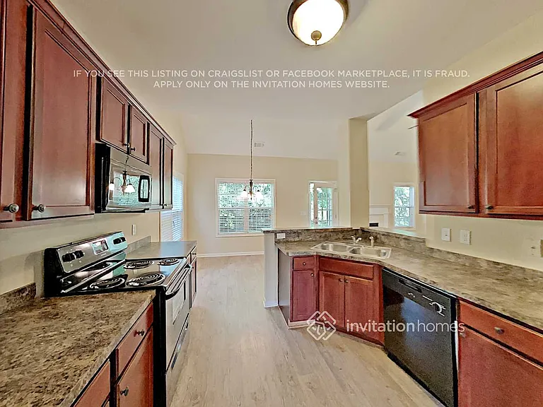 2453 Folsom St — Photo 9