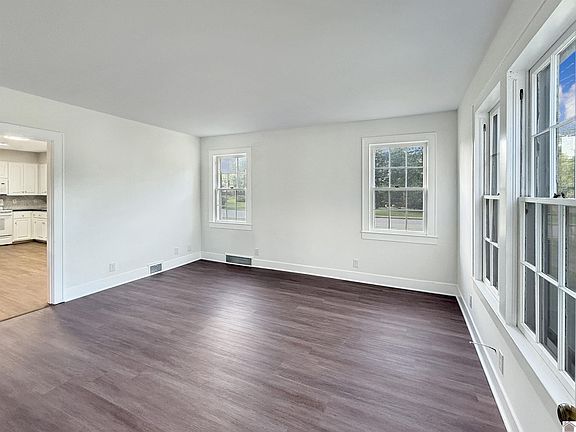 4th image of 300 S 16th St
