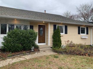 2 Wren Ct, Northport, NY 11768