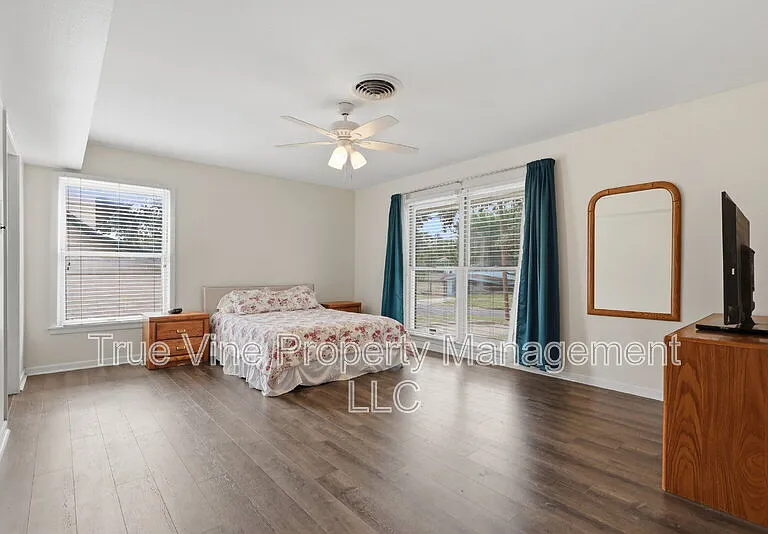 2423 W Gramercy Pl — Photo 17