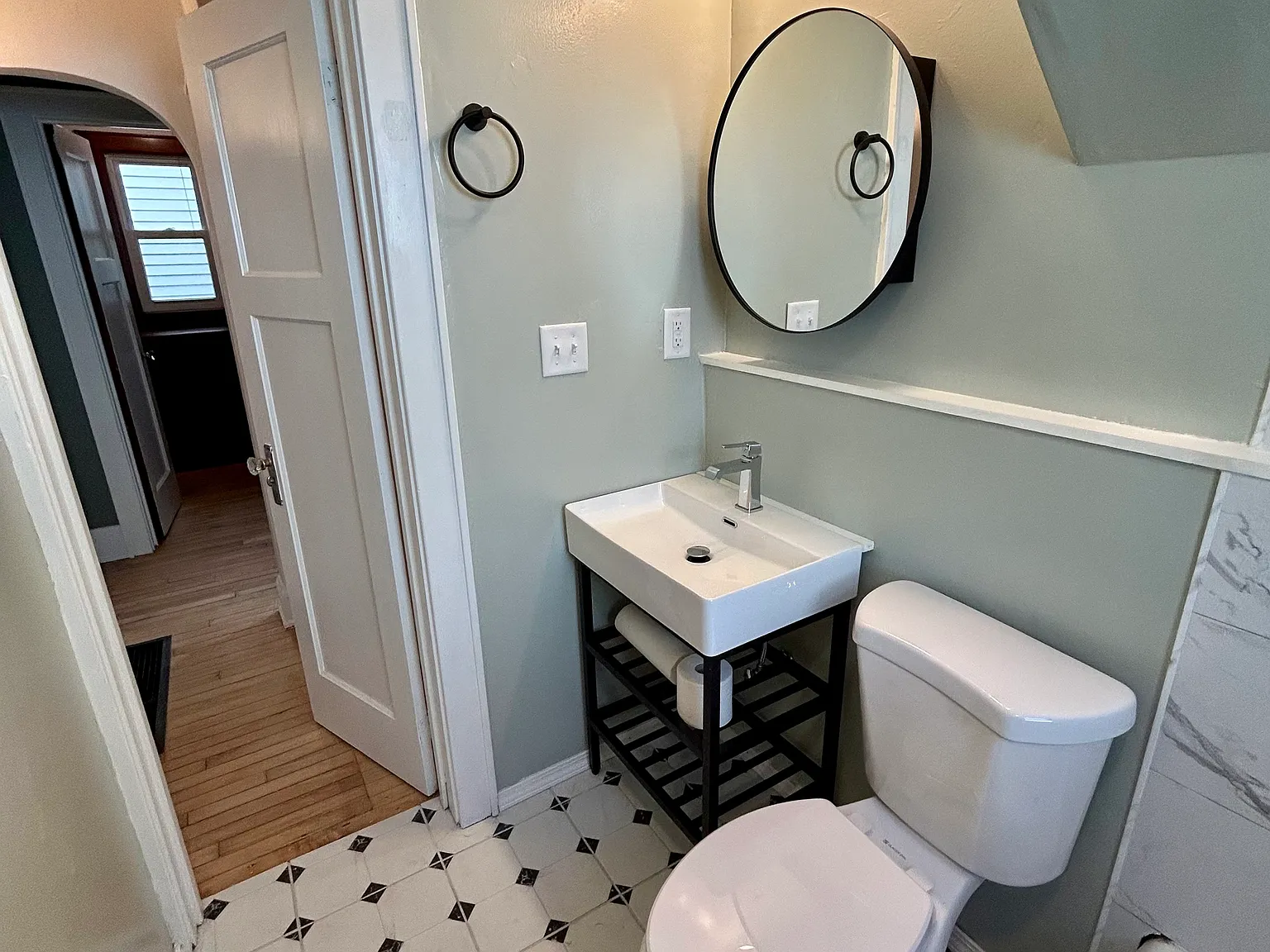 2 bed, 1000 sqft, $1,500 — Photo 2