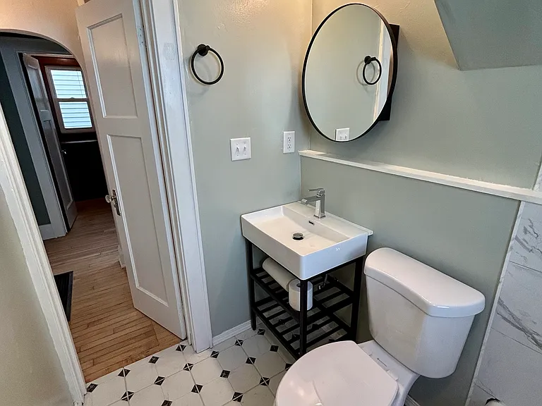 2447 N Bremen St — Photo 2