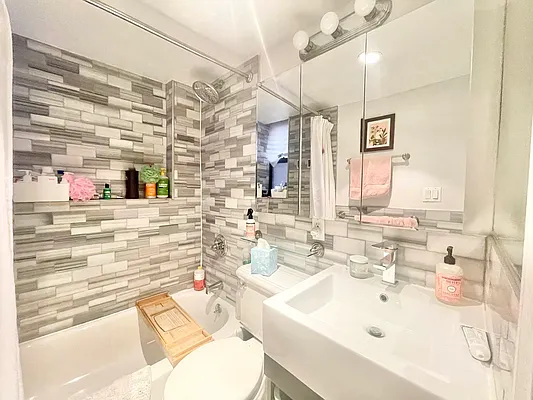 Rented by Century 21 Premier  | media 7