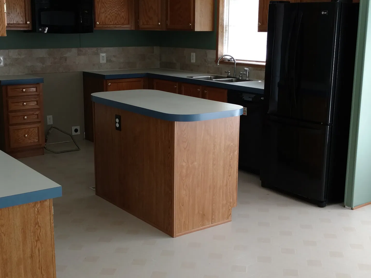 4 bed, 2128 sqft, $1,600 — Photo 3