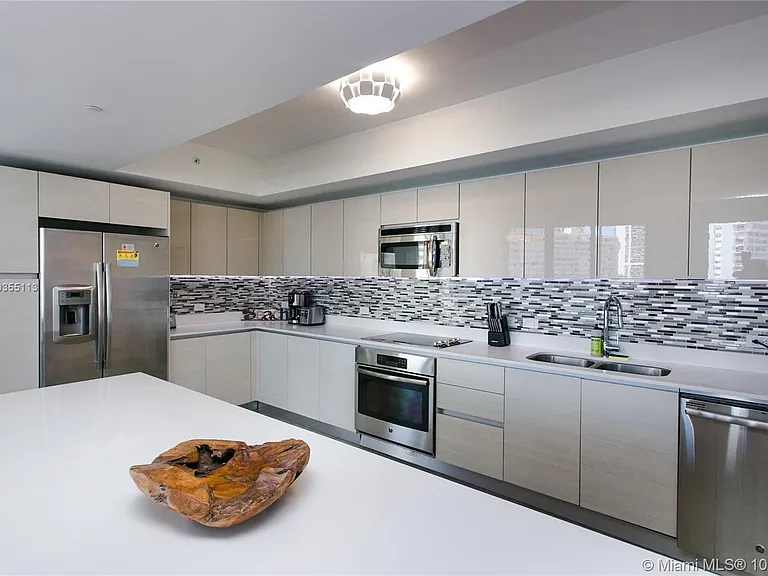 2600 E Hallandale Beach Blvd #T501 — Photo 9