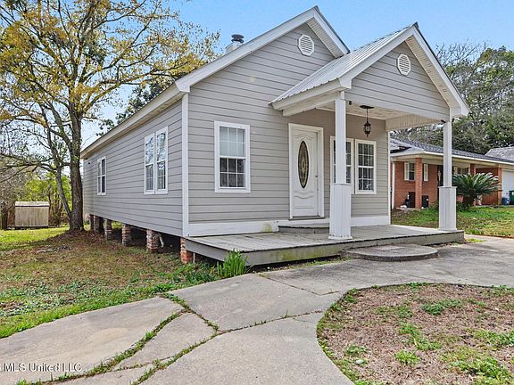 2nd image of 806 Herrick Ave