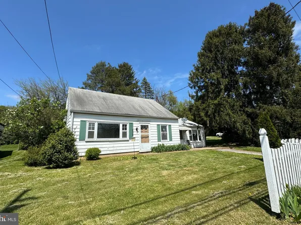 1092 W Leesport Rd, Leesport, PA 19533