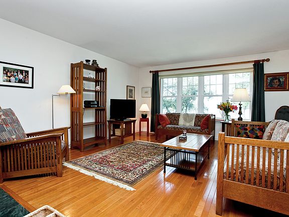 Living room Looking to Hudson River