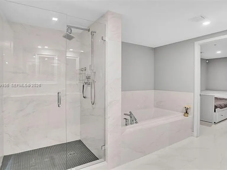 400 Sunny Isles Blvd #2021 — Photo 29