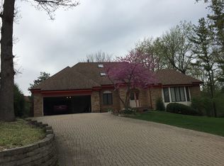 8738 Kentwood Ct, Darien, IL 60561