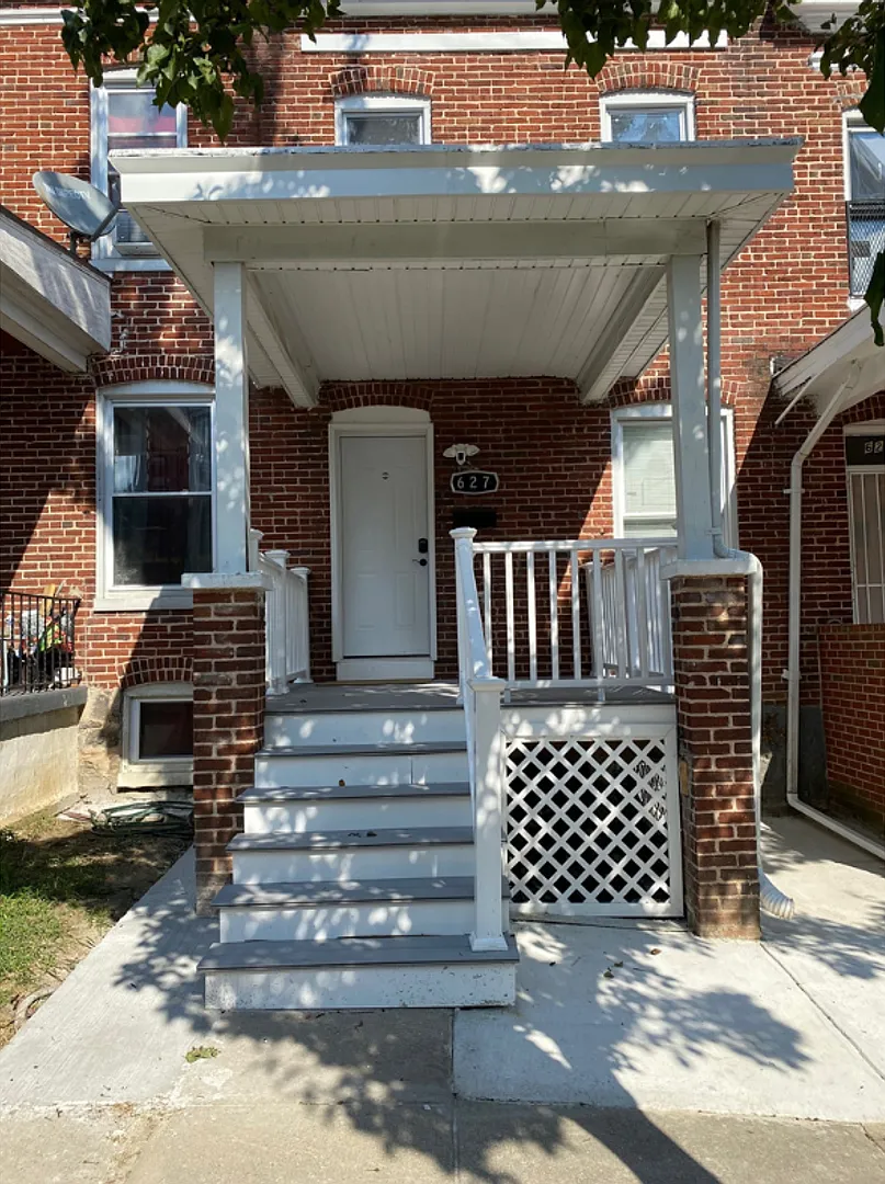 627 Denison St - $750 Available (Private Bath) — Photo 1