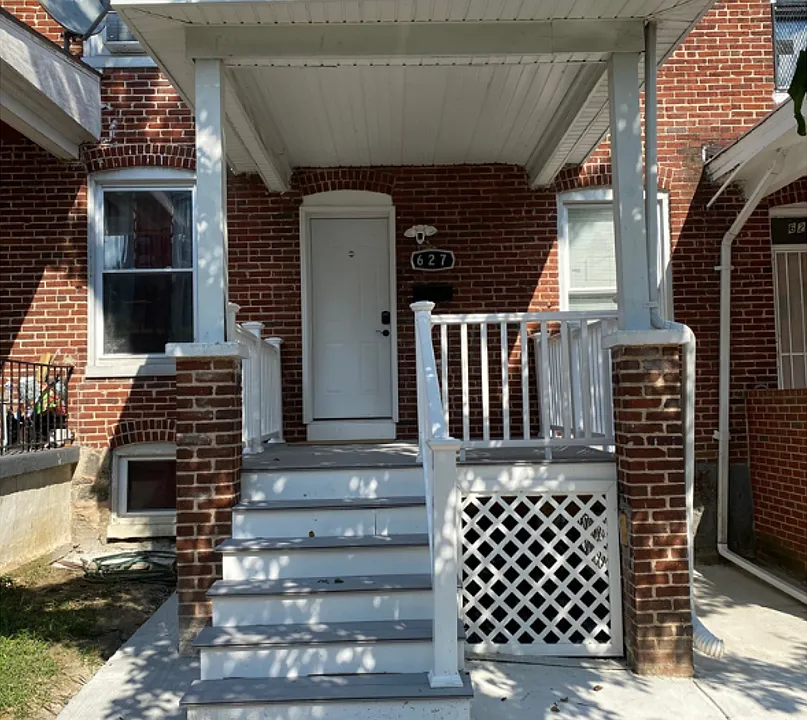 627 Denison St #4
