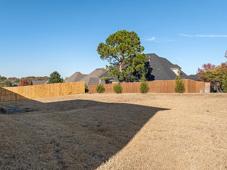 612 Woodcreek Loop — Photo 16