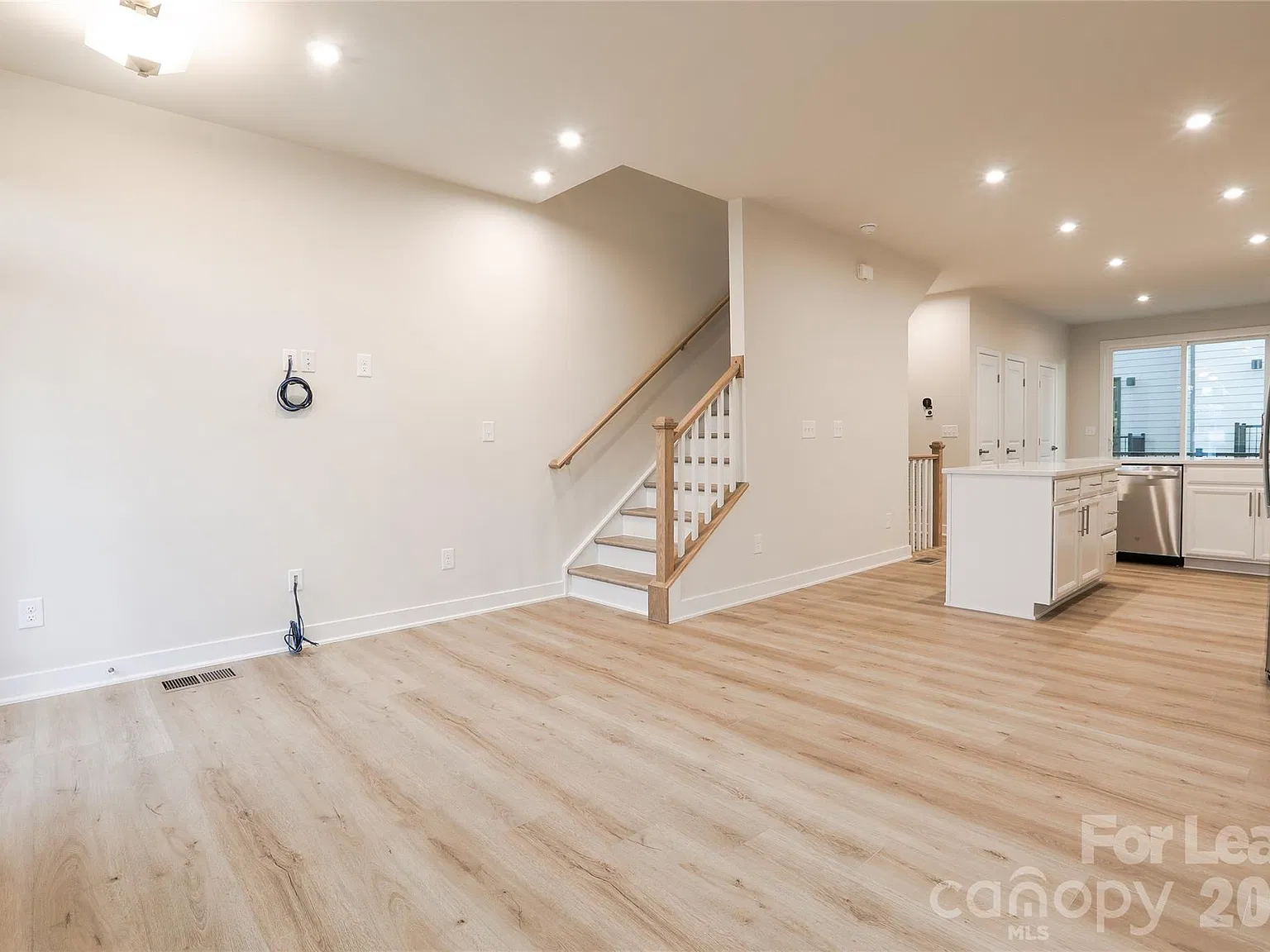3 bed, 3.5 bath, $2,075 — Photo 4