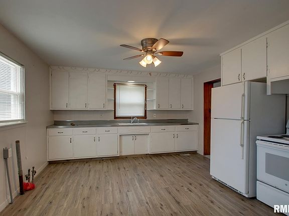 2nd image of 2266 Chestnut St