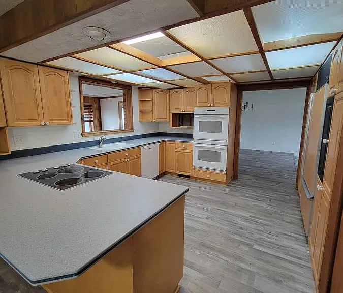 3346 Crestwood Ln — Photo 5