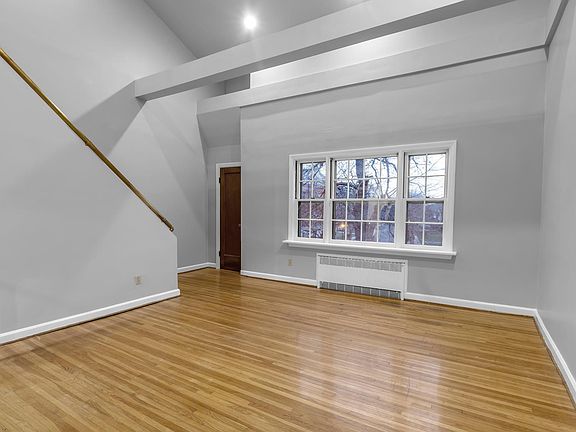 4th image of 949 Delaware Ave #3