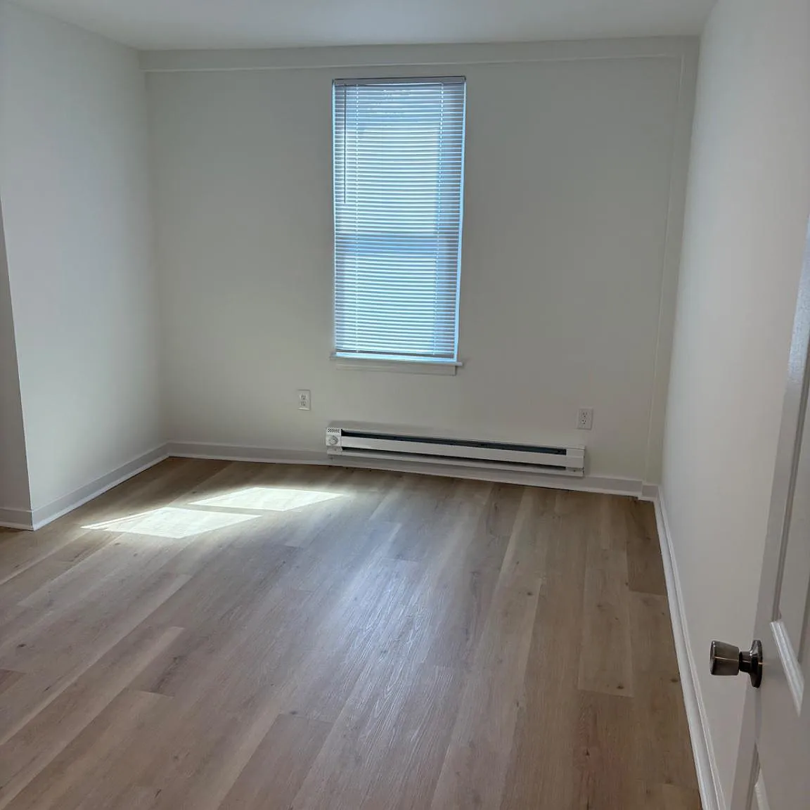 2 bed, 1.0 bath, 700 sqft, $1,350 — Photo 3