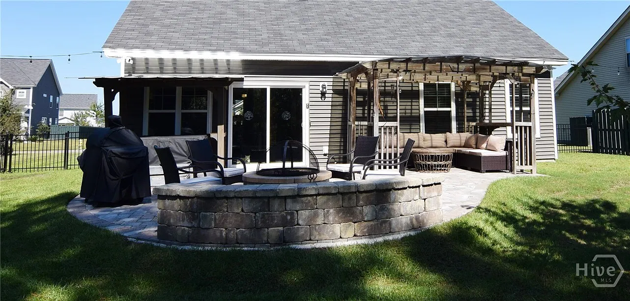 5 bed, 2.5 bath, 2322 sqft, $2,950 — Photo 4