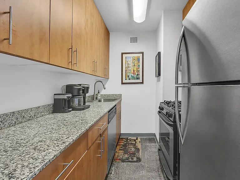 310 E 46th St #21F — Photo 7