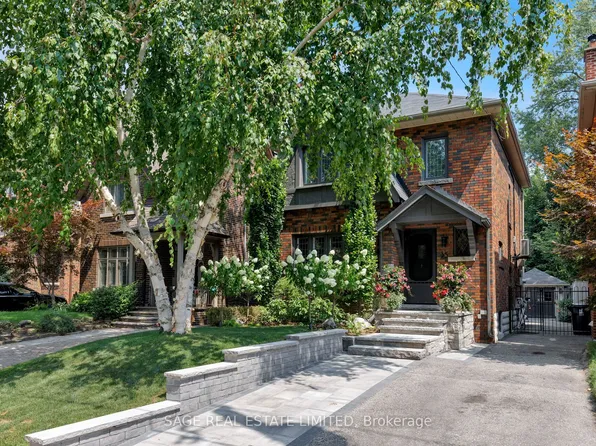 35 Grenview Blvd N, Toronto, ON M8X 2J9