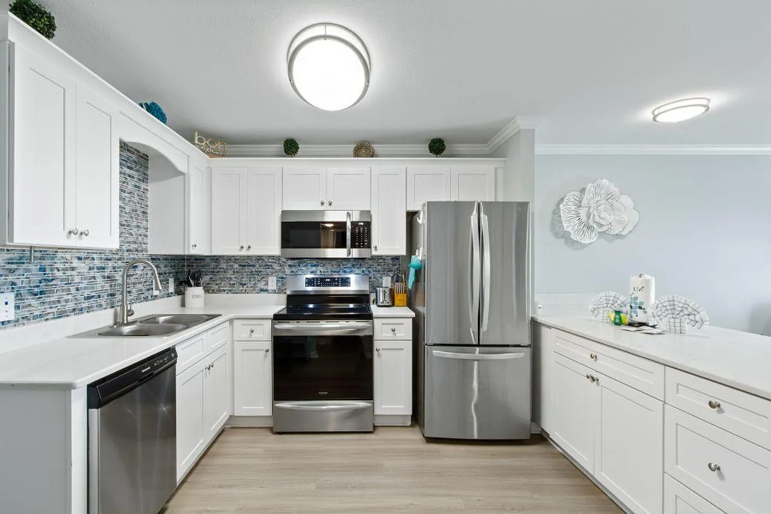 2 bed, 2.0 bath, 775 sqft, $3,315 — Photo 3