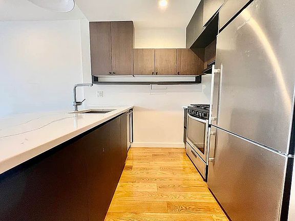 4th image of 21 E 19th St #3D