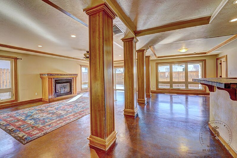 1st image of 1304 Monument Ct