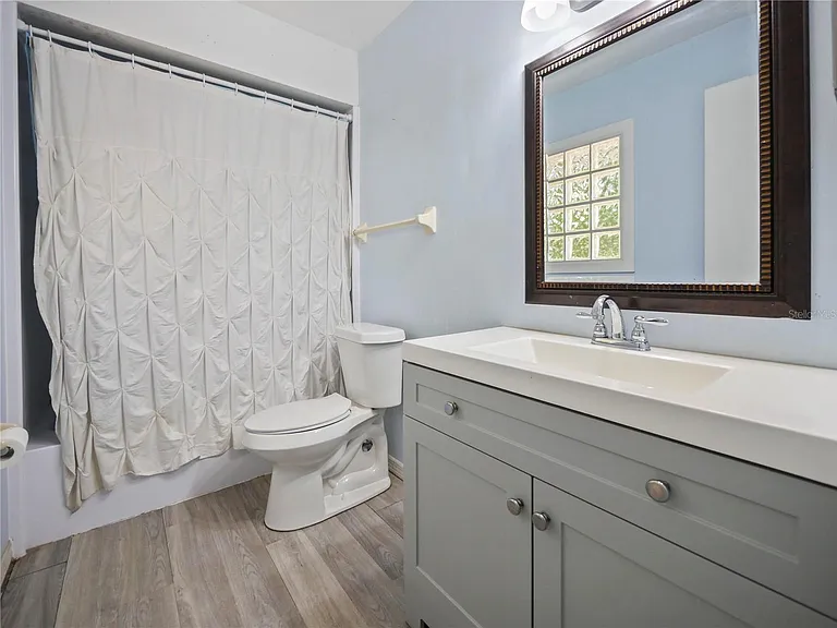 240 Maureen Dr — Photo 13